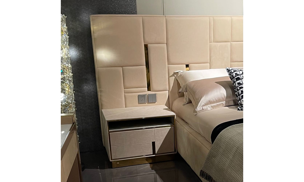 Visionnaire bedside table