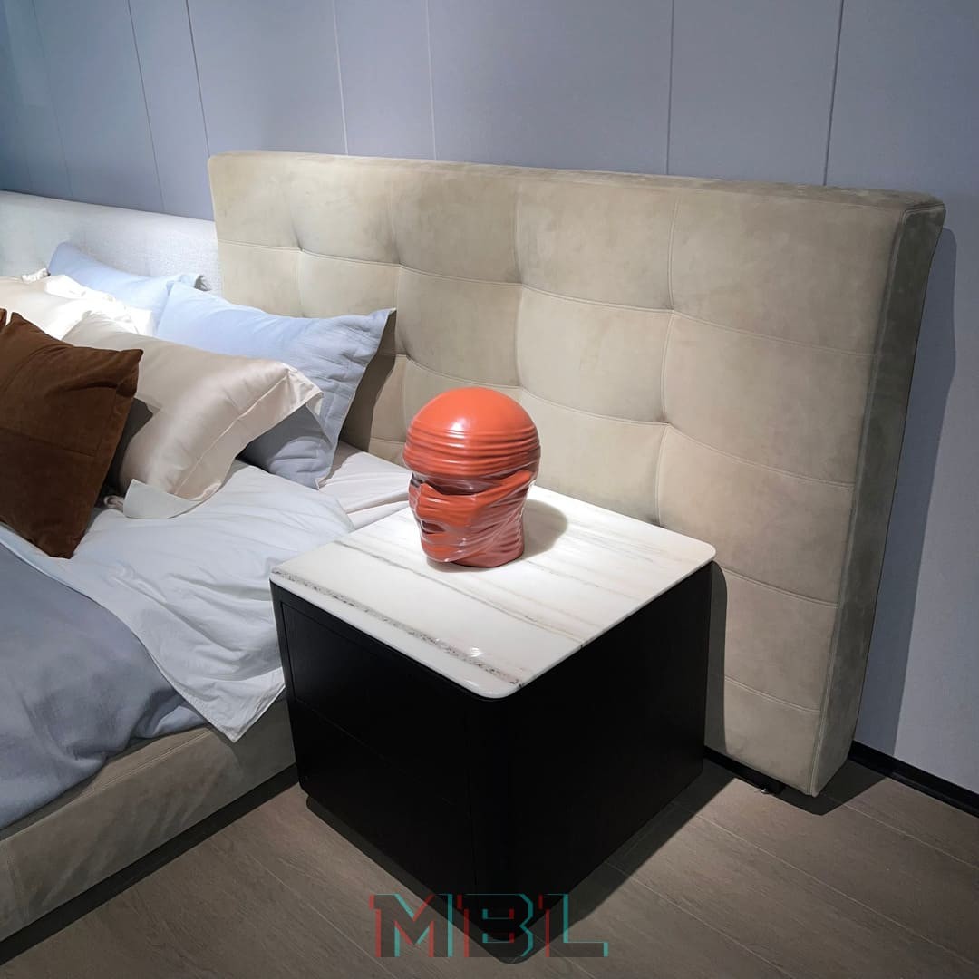 Bedside table Minotti 550x550x505 в интерьере