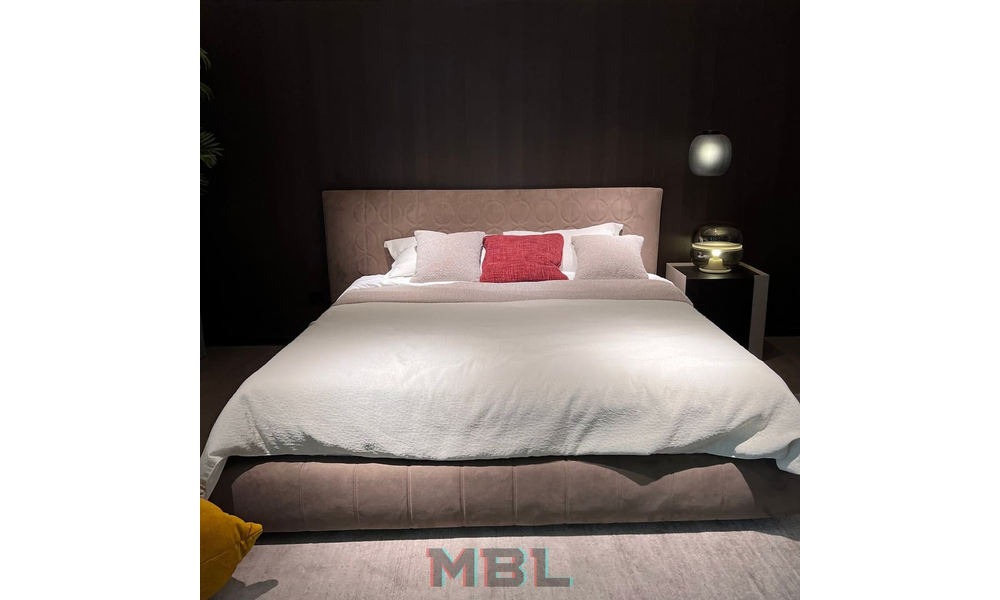 Minotti bed