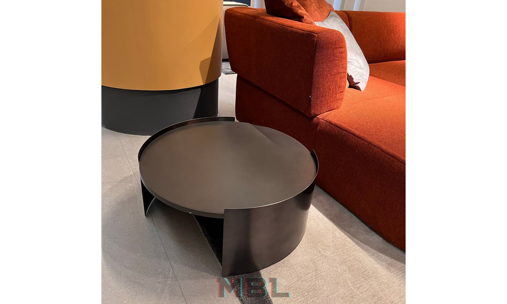 Corner table