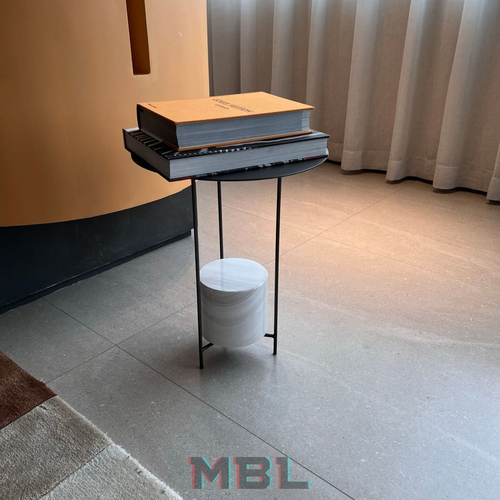 Corner table