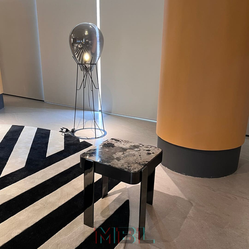 Corner table