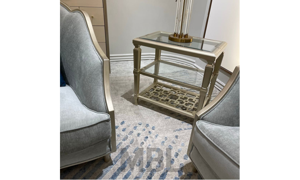 Corner table