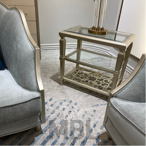 Corner table
