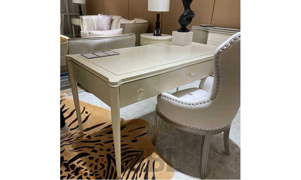Writing table