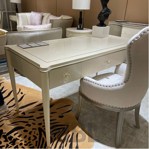 Writing table
