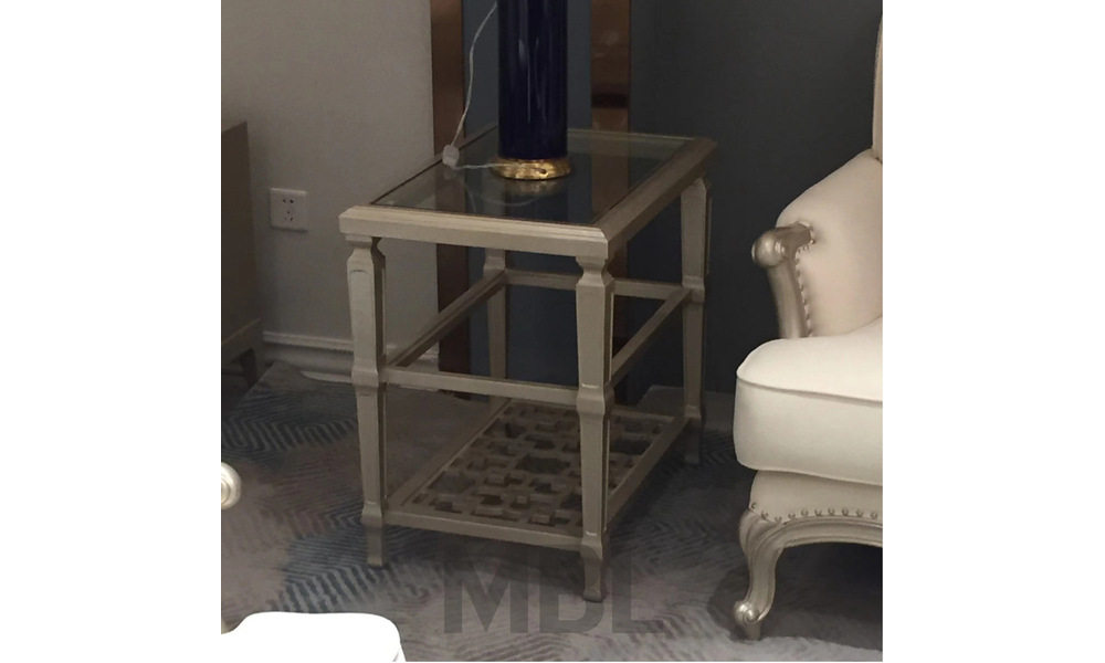 Corner table