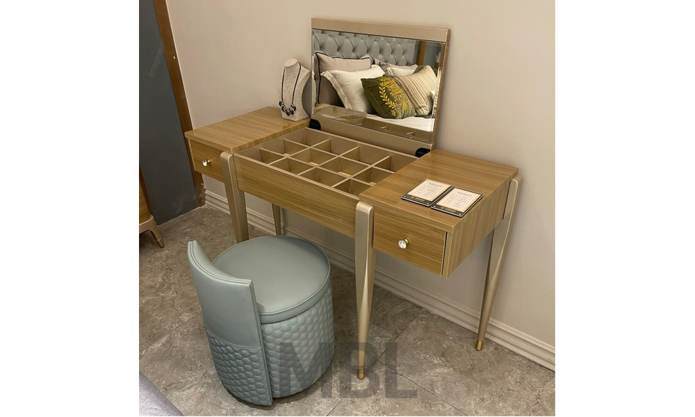 Dressing table