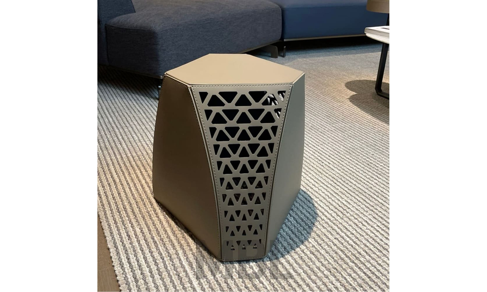 Corner table
