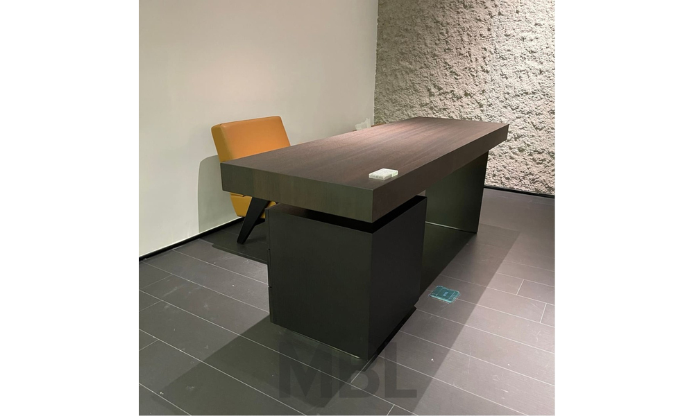 Writing table