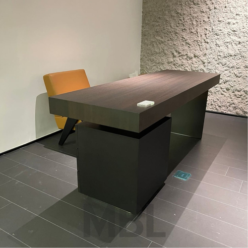 Writing table
