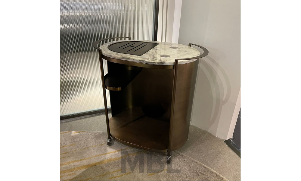 Serving table