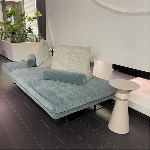 Corner table