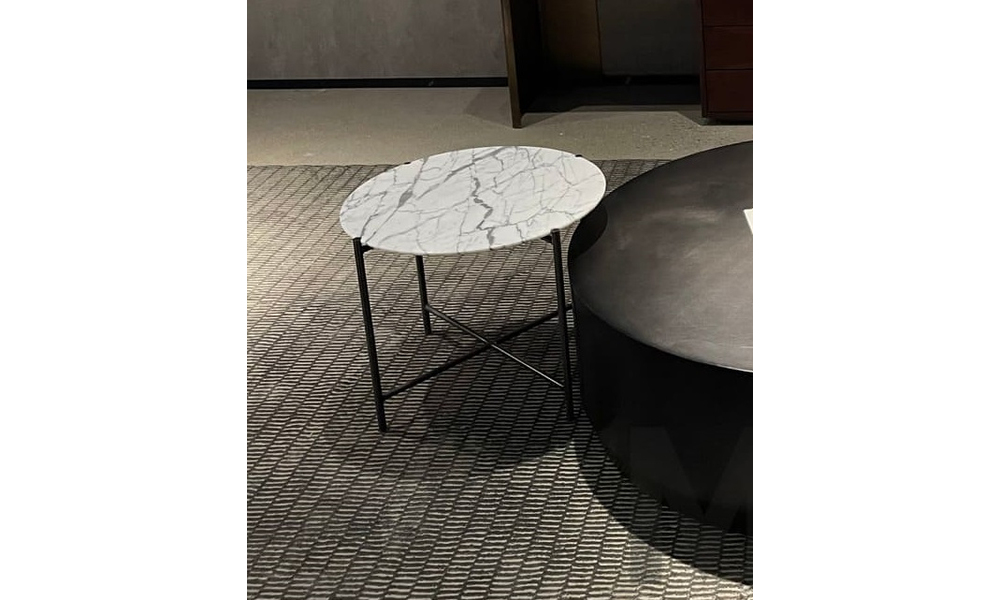 Corner table 320x472
