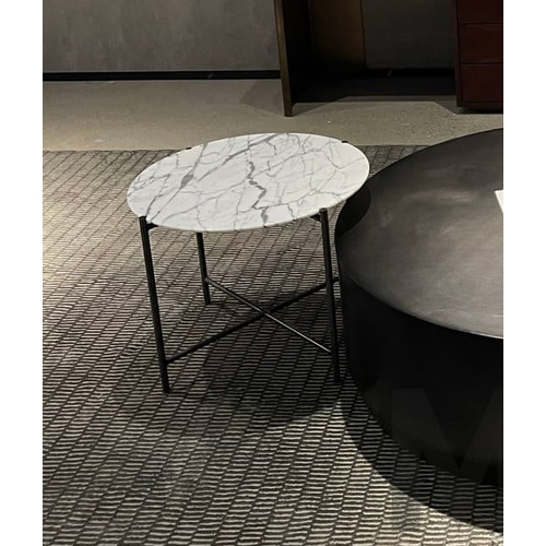Corner table 320x472