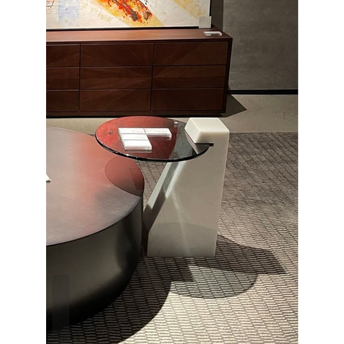 Corner table 480x360