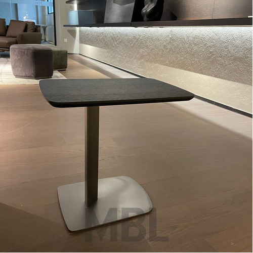 Corner table