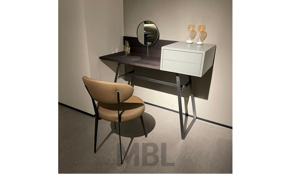 Toilet table