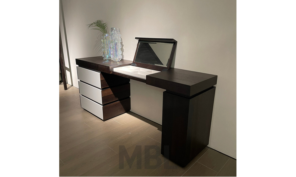 Toilet table