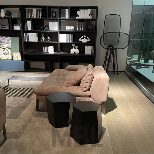 Corner table