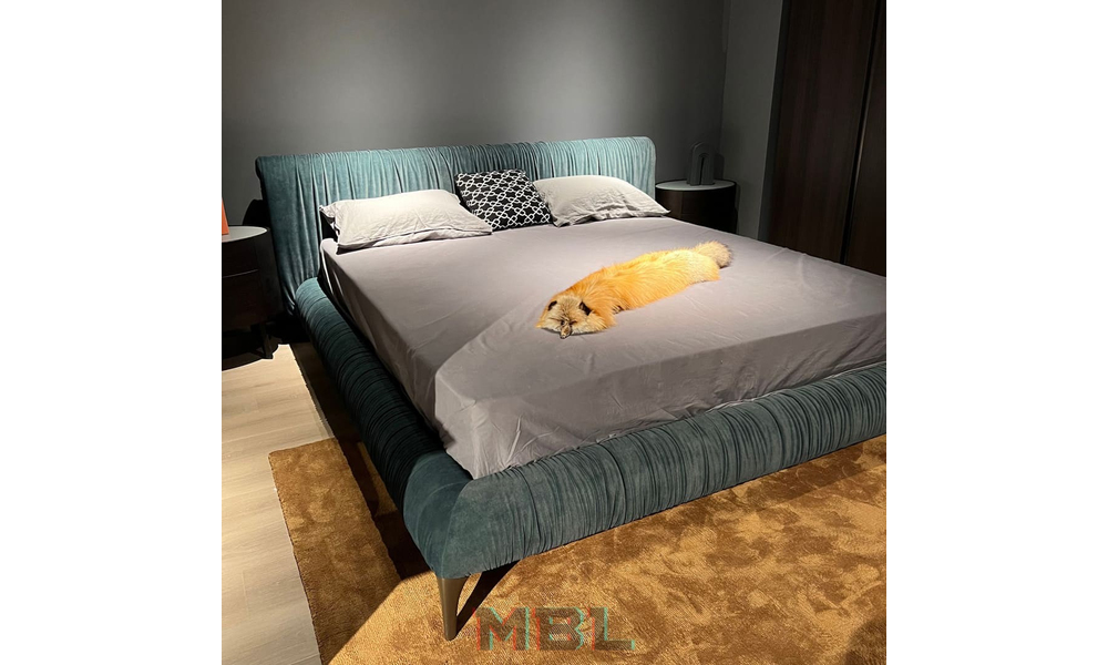 Minotti bed