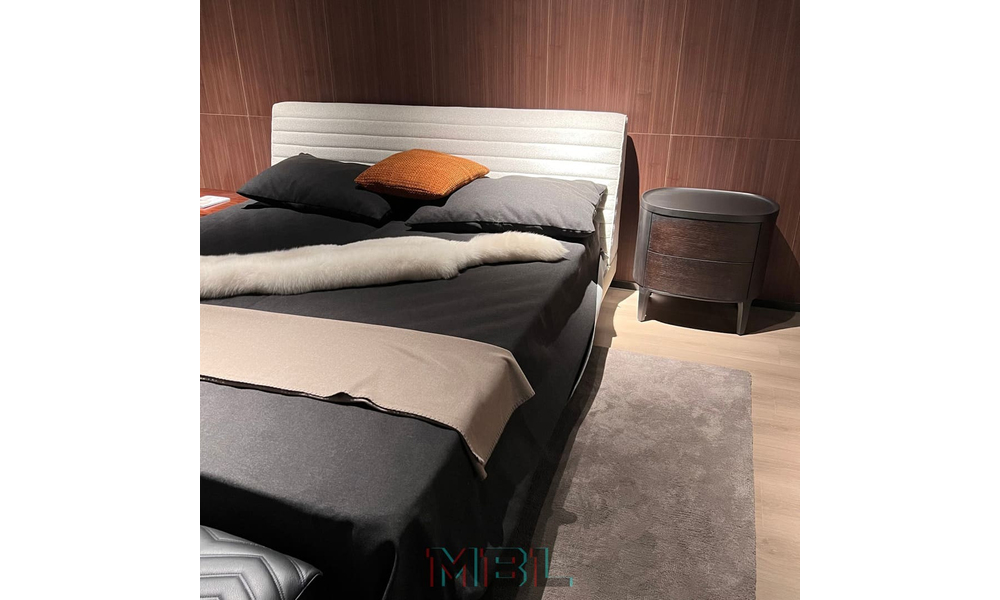 Minotti bed