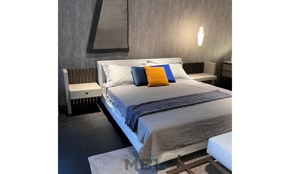 Minotti bed