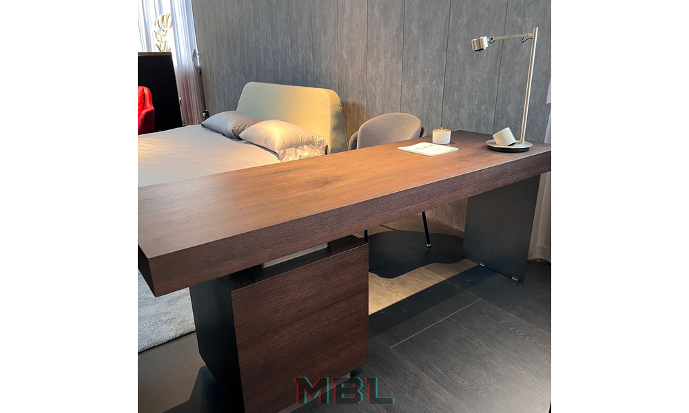 Minotti desk