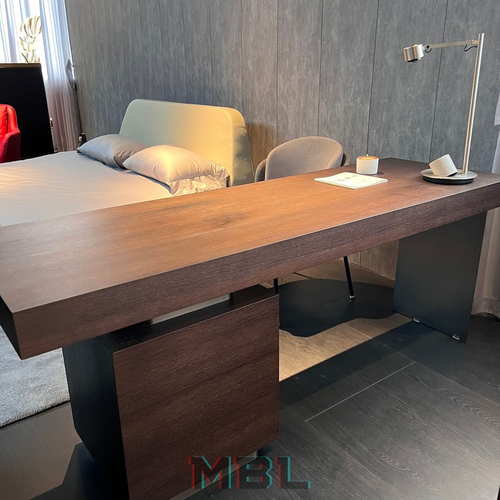 Minotti desk