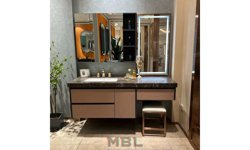 Bathroom cupboard 1600