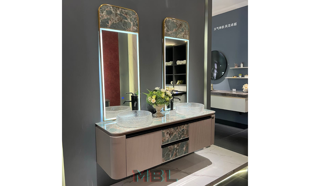 Bathroom cupboard 1600