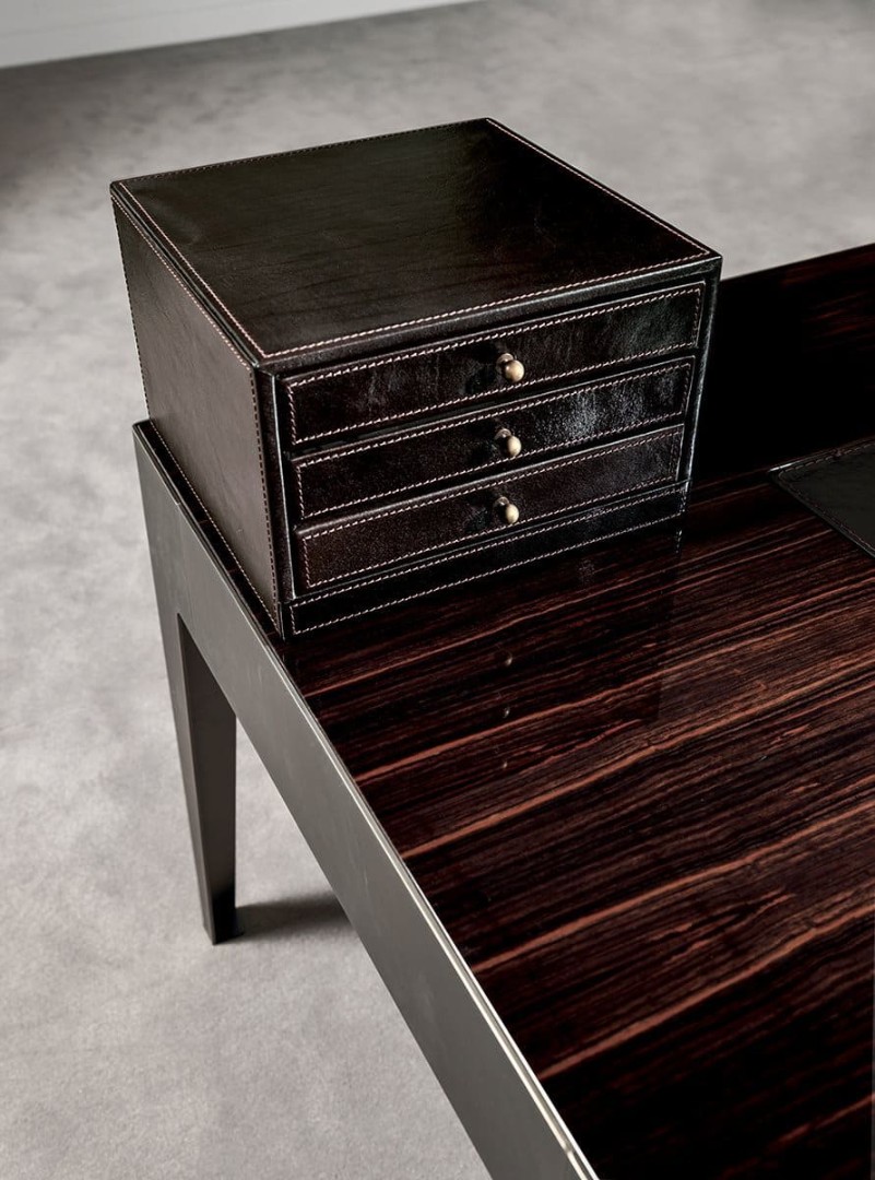 Longhi Gorky desk в интерьере