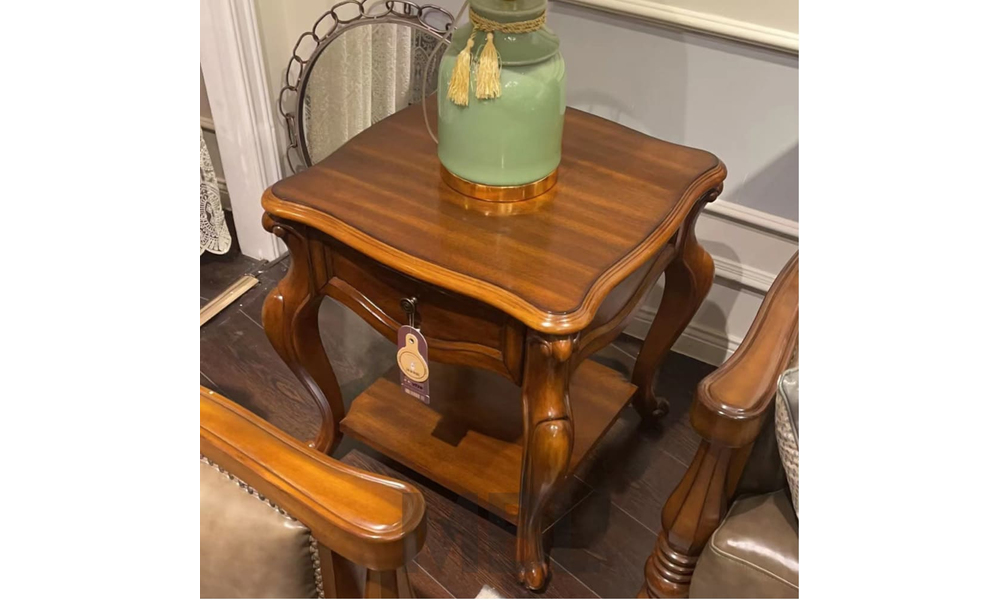 Corner table Wellington