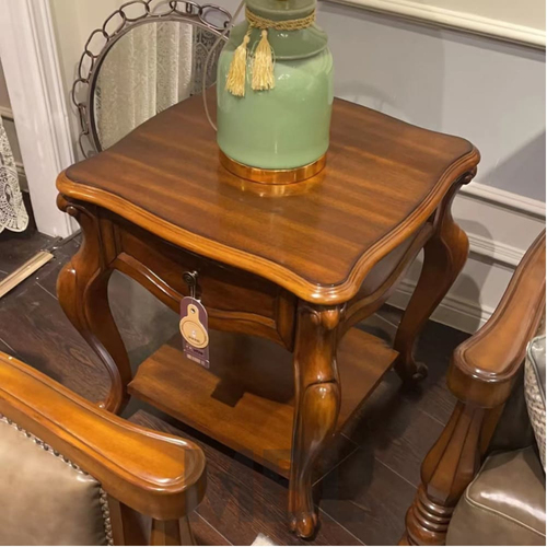 Corner table Wellington