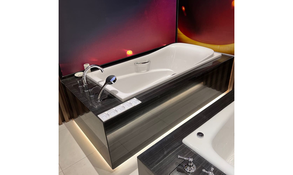 TOTO Bathtub 1700