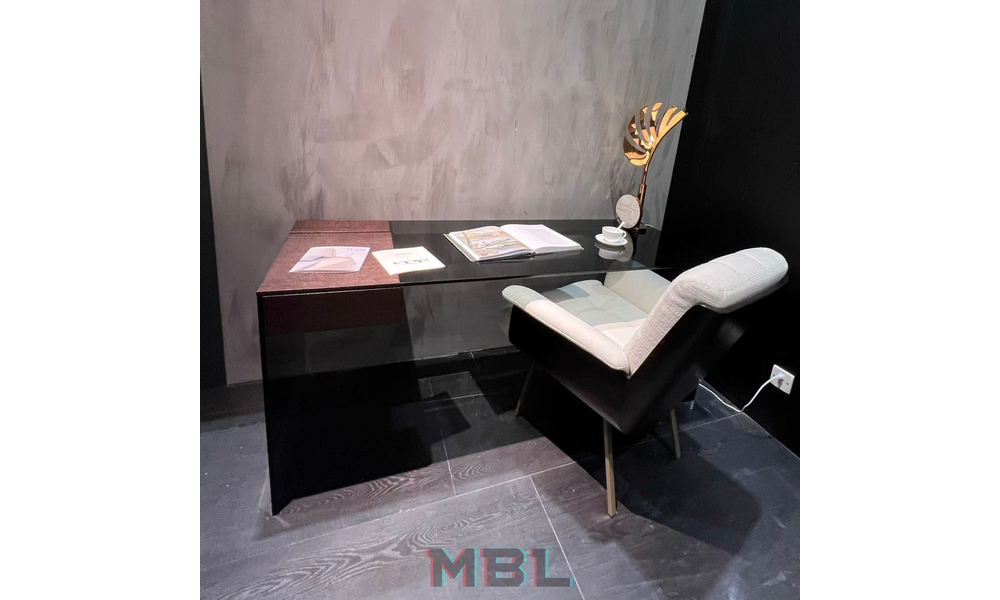 Writing table