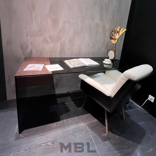 Writing table
