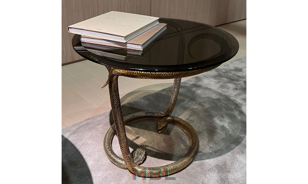 Corner table