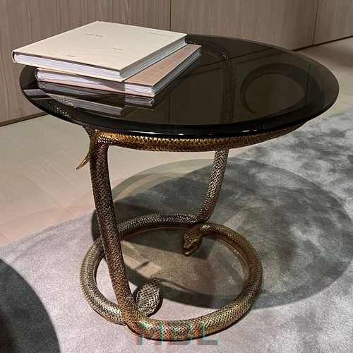 Corner table