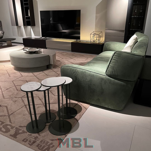 Corner table