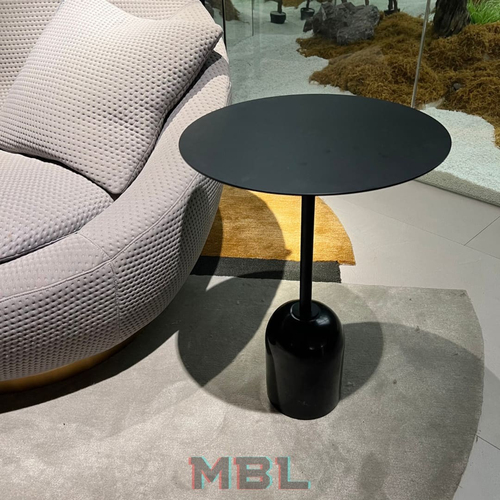 Corner table 400x570