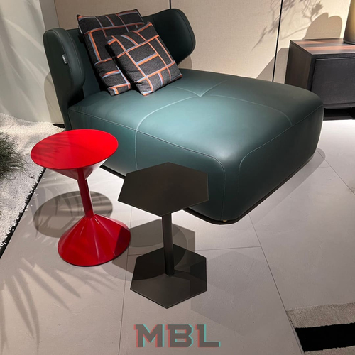 Corner table