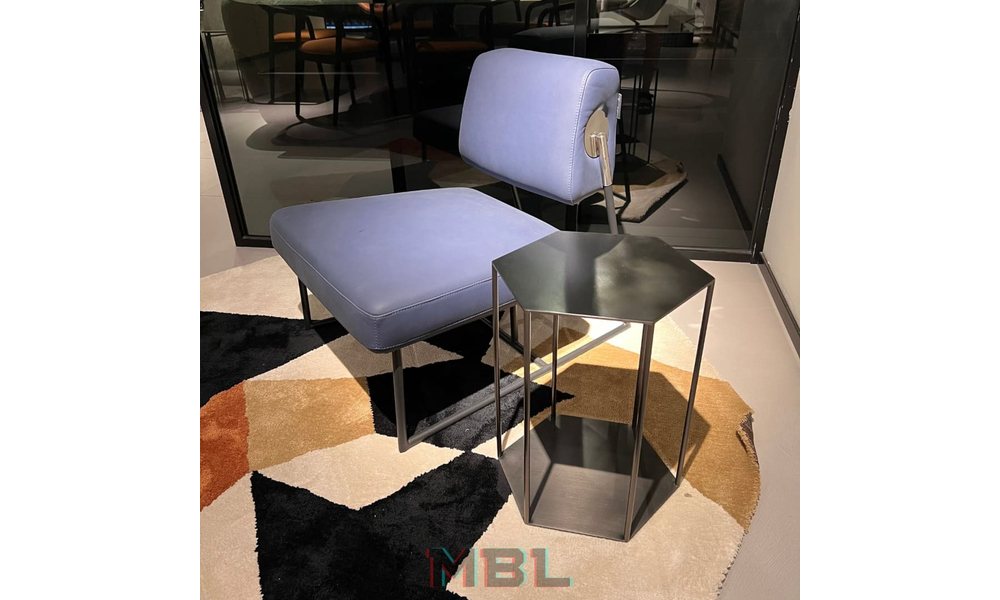 Corner table