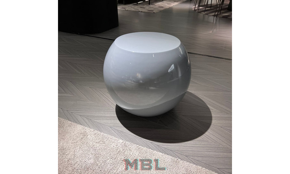 Corner table