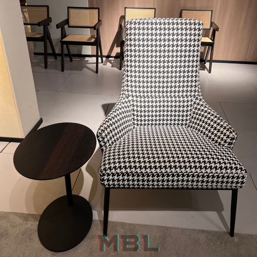 Corner table