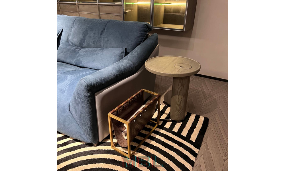 Corner table 470x535