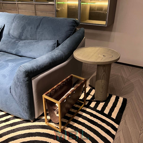 Corner table 470x535