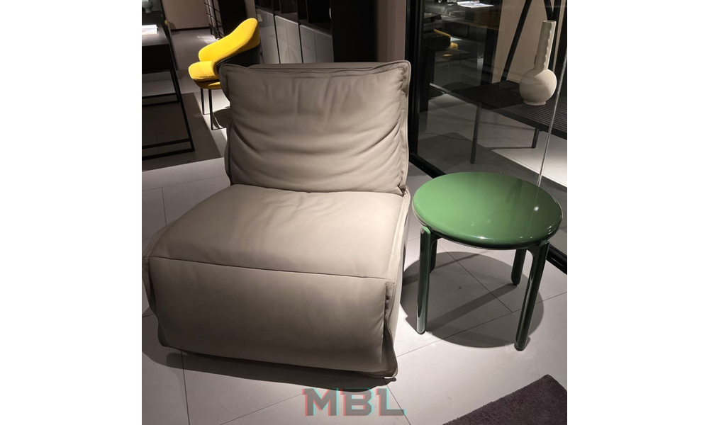 Corner table