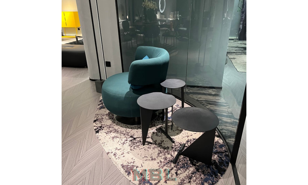Corner table