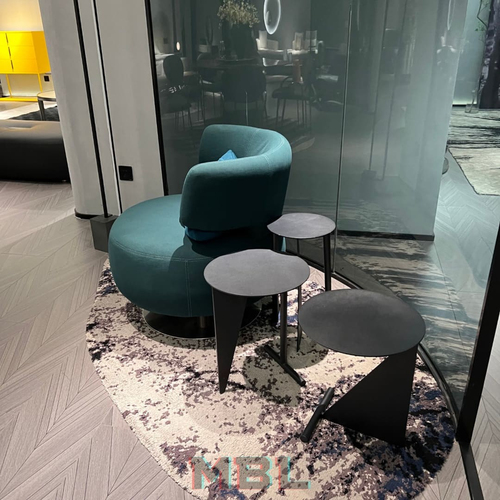 Corner table